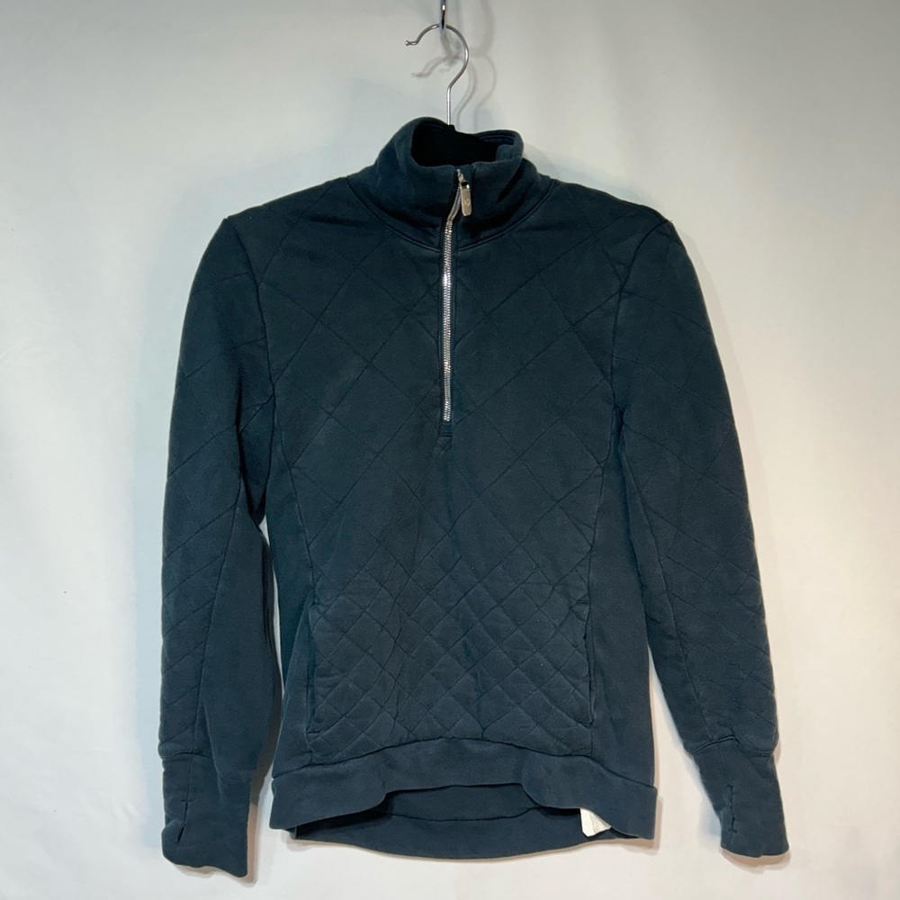 Lululemon woman’s lined, quilted 1/4 zip sweatshirt. Size 2. Navy blue. Pockets